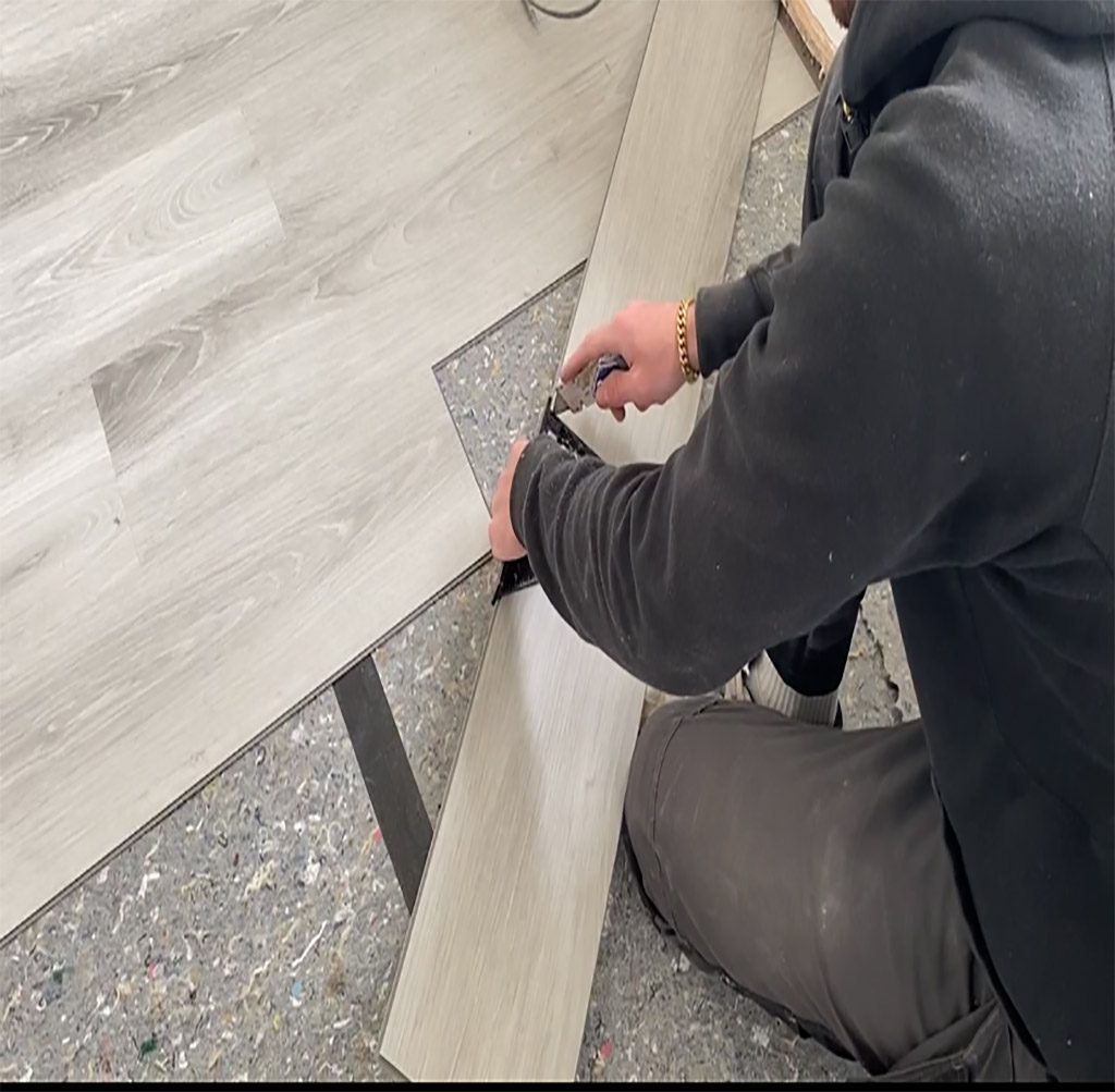 Laminate floor clearance fitting kit